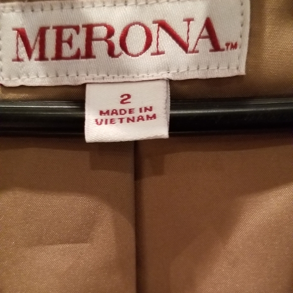 Sleeveless jacket - Picture 2 of 2